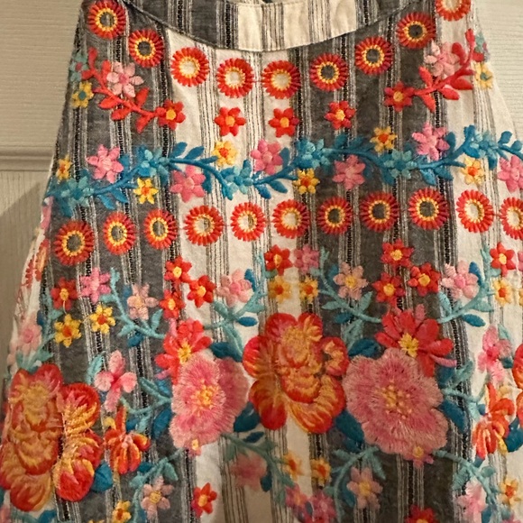 Savannah Jane Embroidered Top - Picture 2 of 6